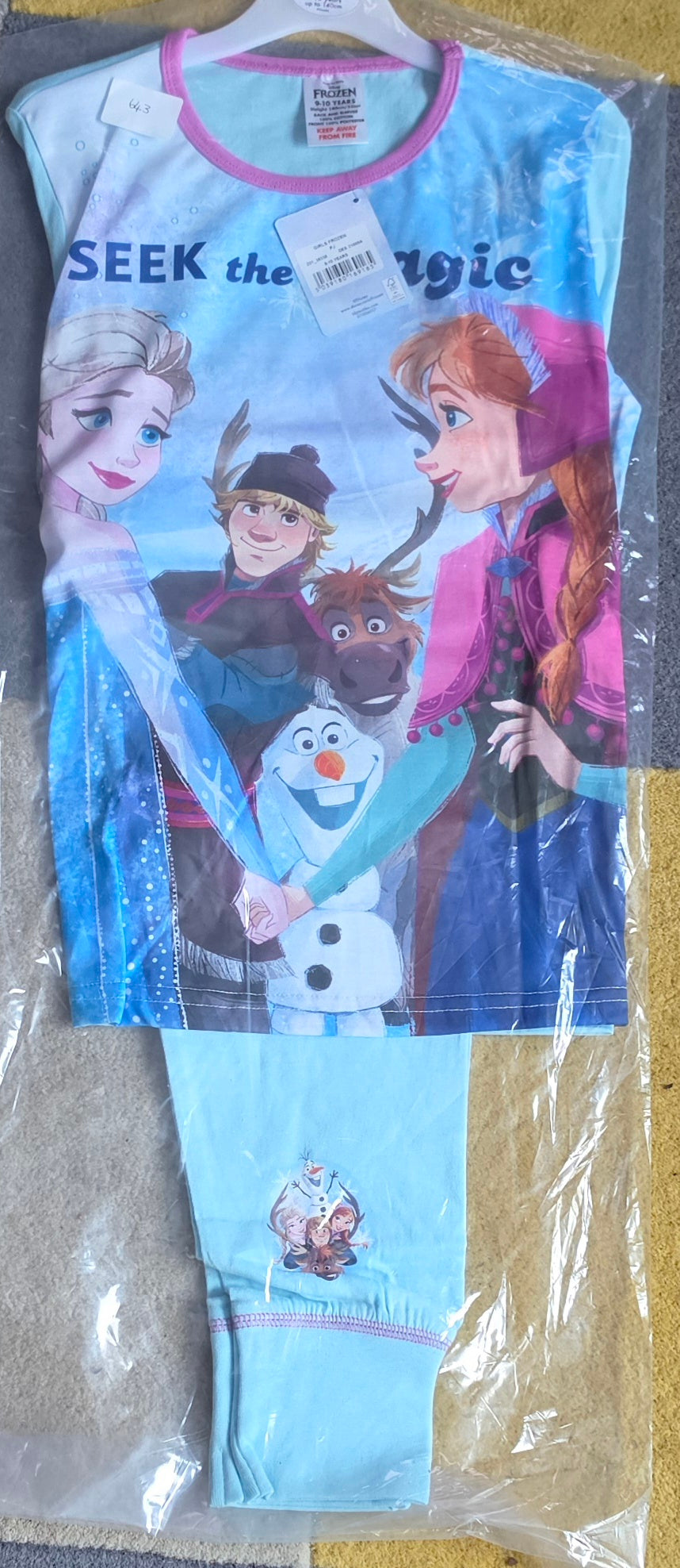 P124 FROZEN PYJAMAS