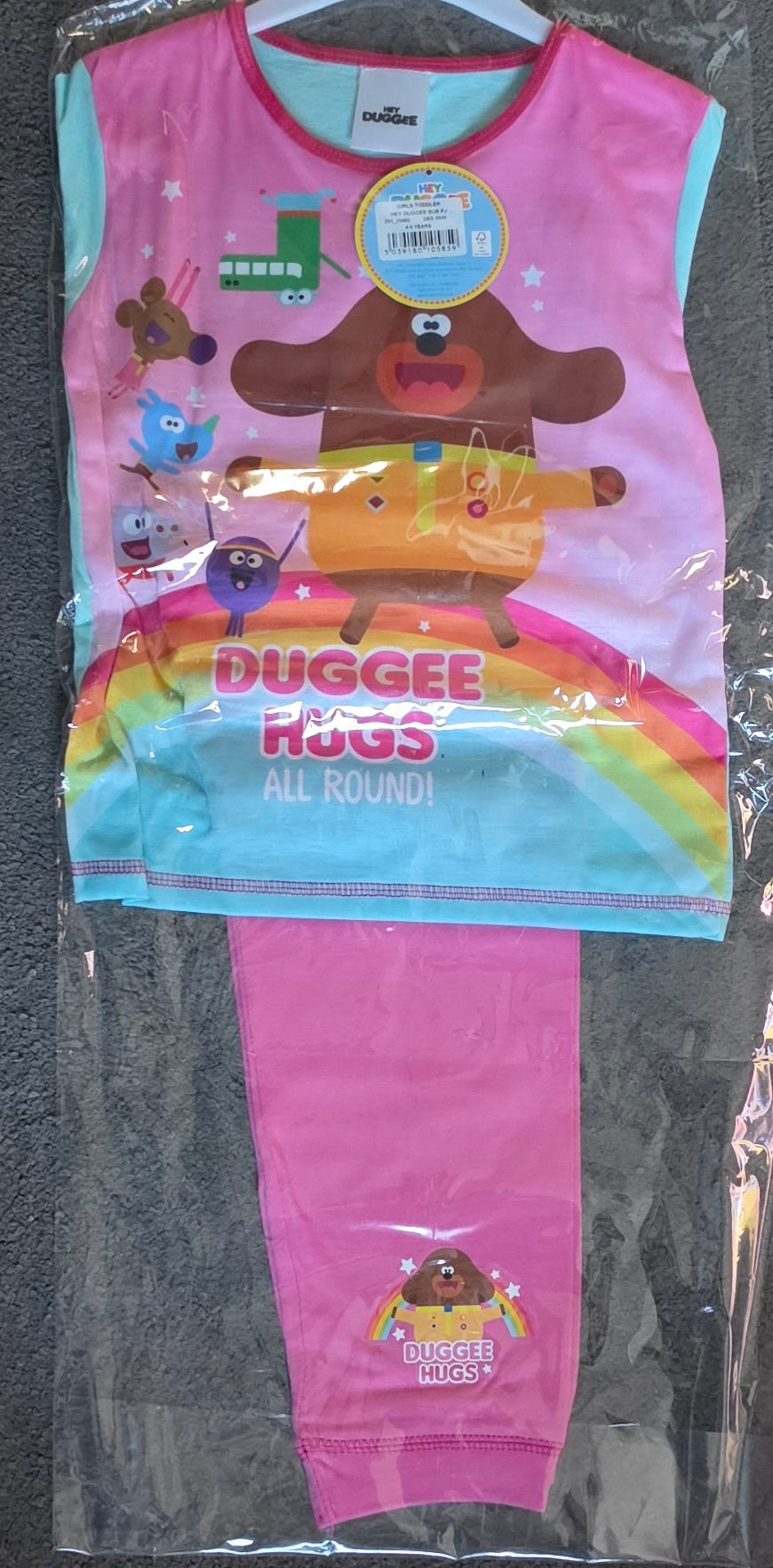 P98 HEY DUGGE - HUGS ALL ROUND